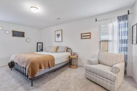Bedroom - 2152 Bentwood Dr, Alexander, AR 72002 photo 1 of 4