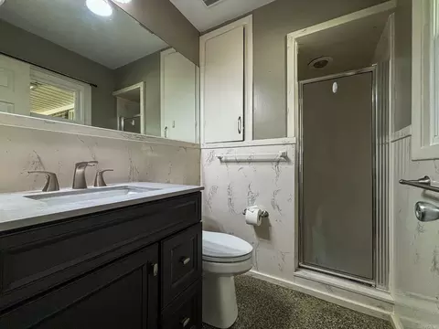 Bath - 2510 Robinson Ave, Conway, AR 72034 photo 2 of 3