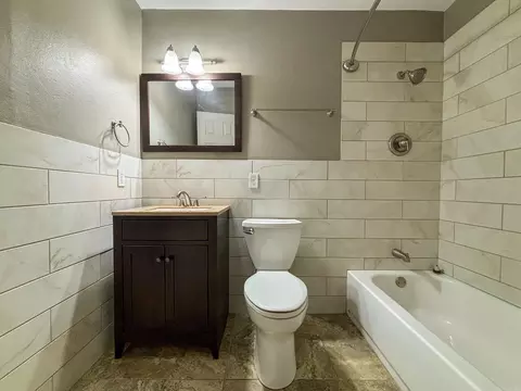 Bath - 2510 Robinson Ave, Conway, AR 72034 photo 1 of 3