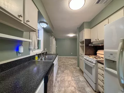 Kitchen - 2510 Robinson Ave, Conway, AR 72034 photo 2 of 2