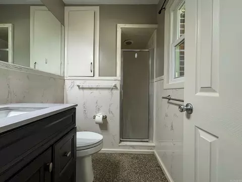 Bath - 2510 Robinson Ave, Conway, AR 72034 photo 3 of 3