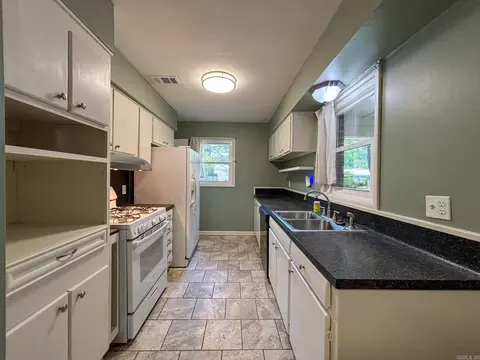 Kitchen - 2510 Robinson Ave, Conway, AR 72034 photo 1 of 2