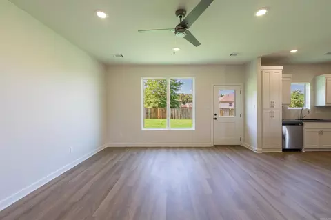 Living - 17 Tahoe Ct, Cabot, AR 72023 photo 2 of 2