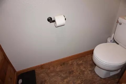 Bath - 136 Deer Trl, Searcy, AR 72143 photo 1 of 7