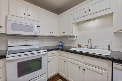 Kitchen - 2200 Rainbow Rd, Conway, AR 72032 photo 3 of 3