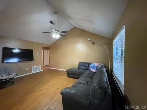 2106 Sugar Creek Dr, Conway, AR 72034 photo 2