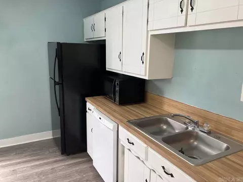 Kitchen - 404 E Highland Ave, Malvern, AR 72104 photo 1 of 3