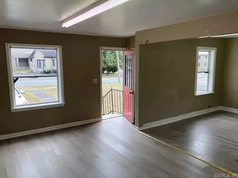 Living - 404 E Highland Ave, Malvern, AR 72104 photo 4 of 7