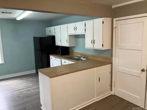 Kitchen - 404 E Highland Ave, Malvern, AR 72104 photo 3 of 3