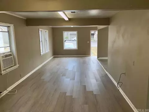 Living - 404 E Highland Ave, Malvern, AR 72104 photo 1 of 7