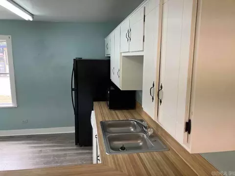 Kitchen - 404 E Highland Ave, Malvern, AR 72104 photo 2 of 3