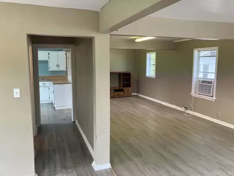 Entry Way - 404 E Highland Ave, Malvern, AR 72104 photo 1 of 2