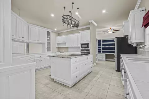 Kitchen - 115 Porter Loop, Searcy, AR 72143 photo 2 of 4