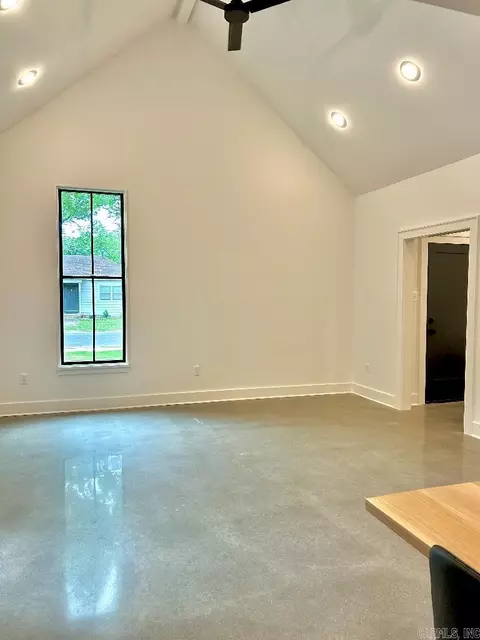 1828 Mill St, Conway, AR 72034 photo 3