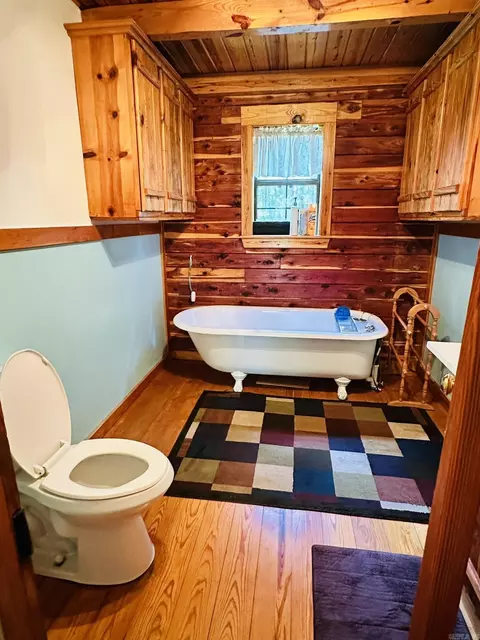 Bath - 52 Apple Tree Ln, Melbourne, AR 72556 photo 1 of 2