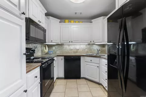 Kitchen - 16 Mill Creek Dr, Ward, AR 72176 photo 1 of 3