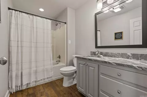 Bath - 1202 Windsor Ct, Benton, AR 72019 photo 5 of 6