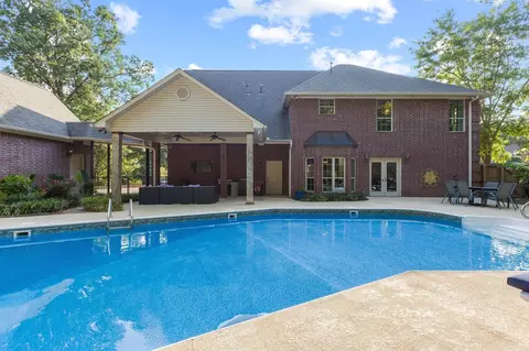 Exterior - 1202 Windsor Ct, Benton, AR 72019 photo 3 of 7