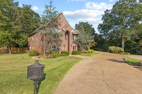 Exterior - 1202 Windsor Ct, Benton, AR 72019 photo 6 of 7