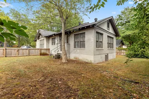 Exterior - 225 E Conway St, Benton, AR 72015 photo 7 of 8