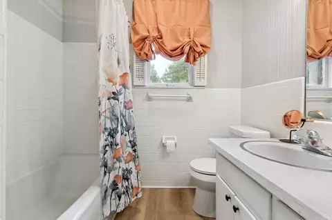 Bath - 225 E Conway St, Benton, AR 72015 photo 1 of 1