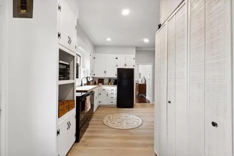 Entry Way - 225 E Conway St, Benton, AR 72015 photo 1 of 3