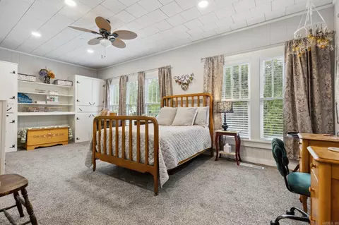 Bedroom - 225 E Conway St, Benton, AR 72015 photo 2 of 6