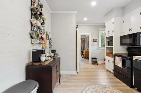 Entry Way - 225 E Conway St, Benton, AR 72015 photo 2 of 3
