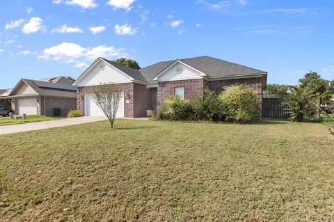 Exterior - 17 Bishop Ln, Conway, AR 72032 photo 2 of 4