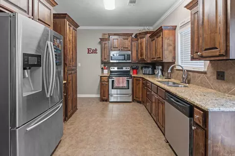 Kitchen - 17 Bishop Ln, Conway, AR 72032 photo 1 of 1
