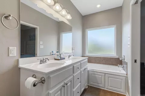 Bath - 17 Bishop Ln, Conway, AR 72032 photo 1 of 3