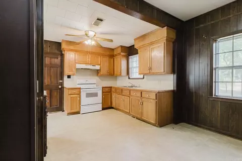 822 Pine Bluff St, Malvern, AR 72104 photo 9