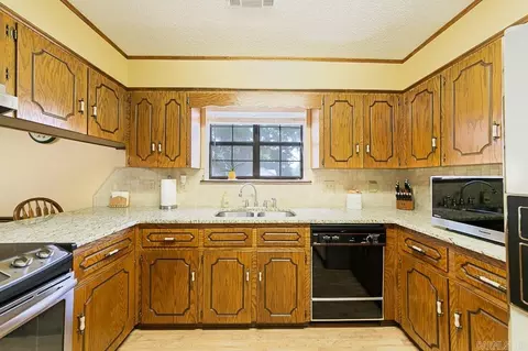 Kitchen - 2125 Mt Carmel Rd, Cabot, AR 72023 photo 2 of 9