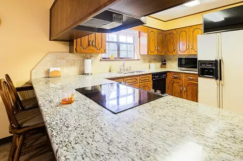 Kitchen - 2125 Mt Carmel Rd, Cabot, AR 72023 photo 7 of 9