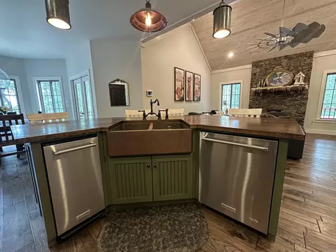 Kitchen - 95 Pryor Mountain Dr E, Quitman, AR 72131 photo 2 of 6