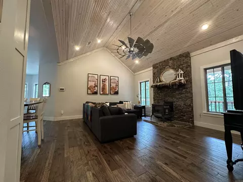 Living - 95 Pryor Mountain Dr E, Quitman, AR 72131 photo 2 of 3