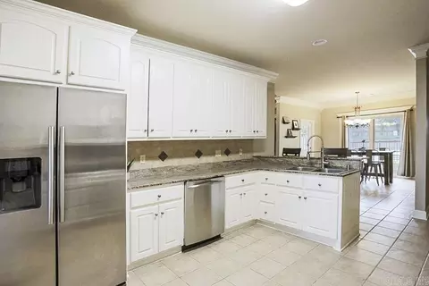 Kitchen - 7202 Worth Ave, Benton, AR 72019 photo 3 of 4