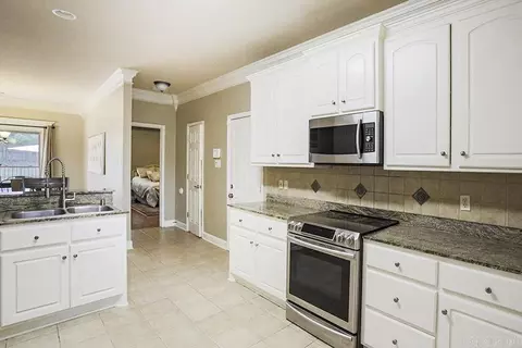 Kitchen - 7202 Worth Ave, Benton, AR 72019 photo 4 of 4