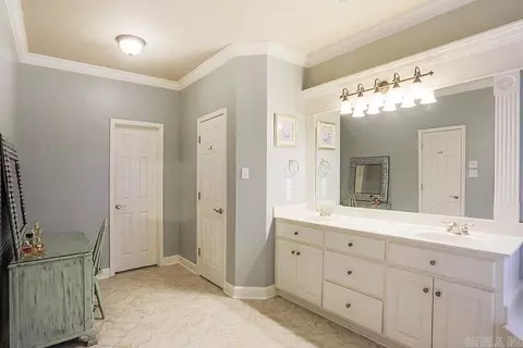 Bath - 7202 Worth Ave, Benton, AR 72019 photo 3 of 6