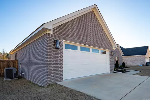 713 Dawsons Pointe Ave, Bryant, AR 72022 photo 3
