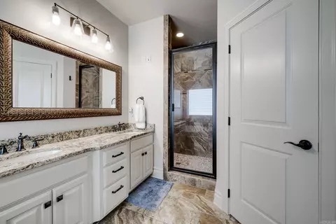Bath - 1005 Edinburgh Dr, Conway, AR 72034 photo 2 of 4