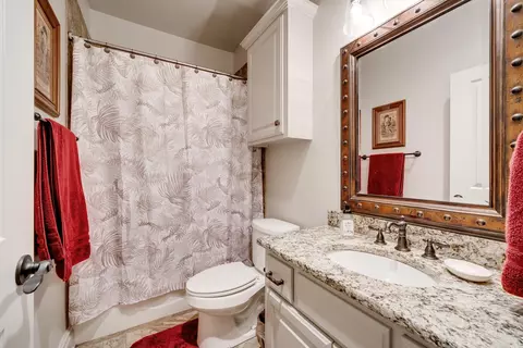 Bath - 1005 Edinburgh Dr, Conway, AR 72034 photo 4 of 4