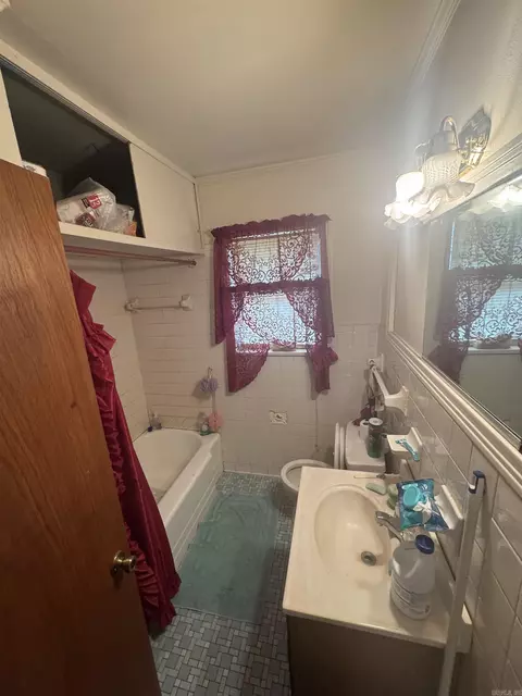 Bath - 1807 W 32nd Ave, Pine Bluff, AR 71603 photo 1 of 2