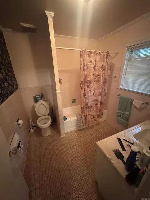 Bath - 1807 W 32nd Ave, Pine Bluff, AR 71603 photo 2 of 2