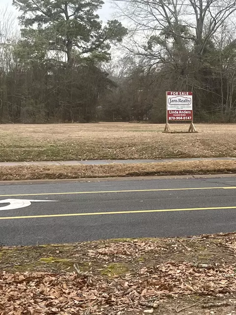 North Jackson Streets, Magnolia, AR 71753