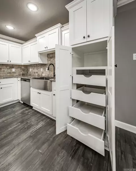 Kitchen - 17 Cimarron Cir, Cabot, AR 72023 photo 4 of 4