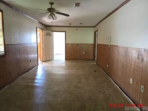 Living - 3204 S Ohio St, Pine Bluff, AR 71601 photo 3 of 4