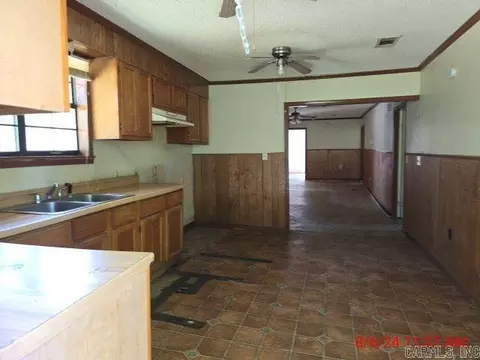 Entry Way - 3204 S Ohio St, Pine Bluff, AR 71601 photo 1 of 2
