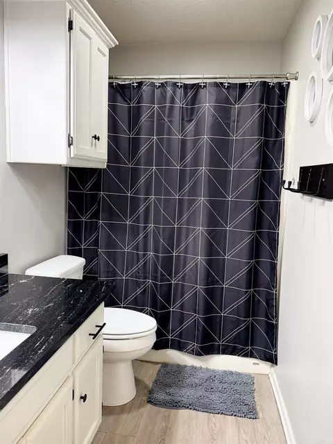 Bath - 29 W Oak Dr, Cabot, AR 72023 photo 4 of 4