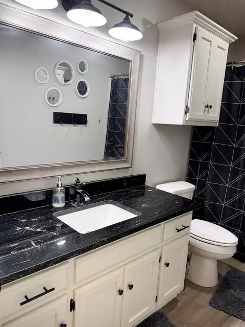 Bath - 29 W Oak Dr, Cabot, AR 72023 photo 3 of 4